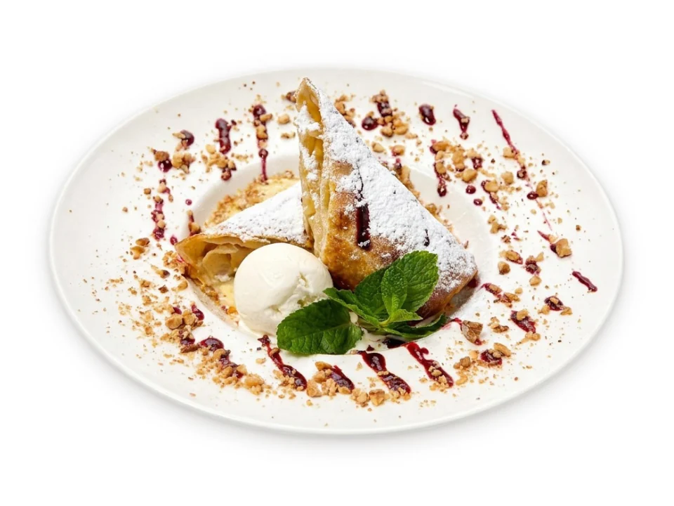 Ștrudel cu mere — restaurant Tierra, Ceadîr-Lunga